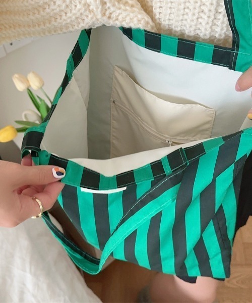 Vipoa(ヴィポア)の「バイカラーストライプ TOTE BAG(トートバッグ・レディース・グリーン/ブルー/ピンク・FREE)」の19枚目の写真