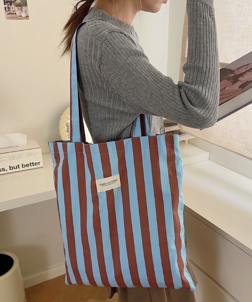 Vipoa(ヴィポア)の「バイカラーストライプ TOTE BAG(トートバッグ・レディース・グリーン/ブルー/ピンク・FREE)」の5枚目の写真