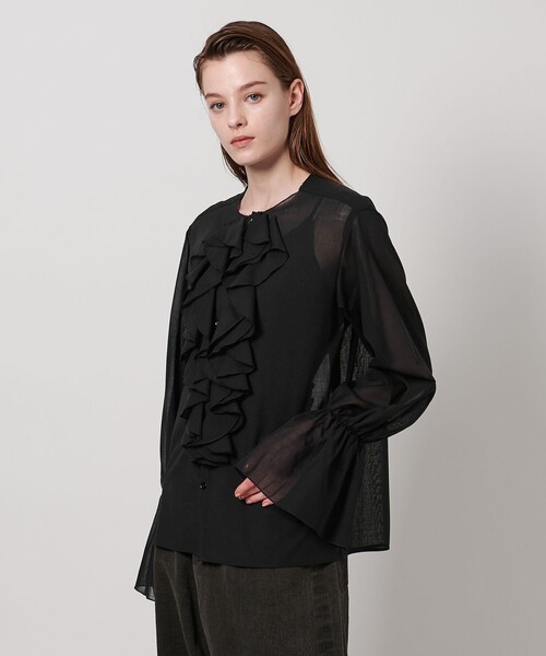ASTRAET(アストラット)の「<ASTRAET>フリル パフスリーブ ノーカラーブラウス(シャツ/ブラウス・レディース・ブラック・FREE)」の1枚目の写真