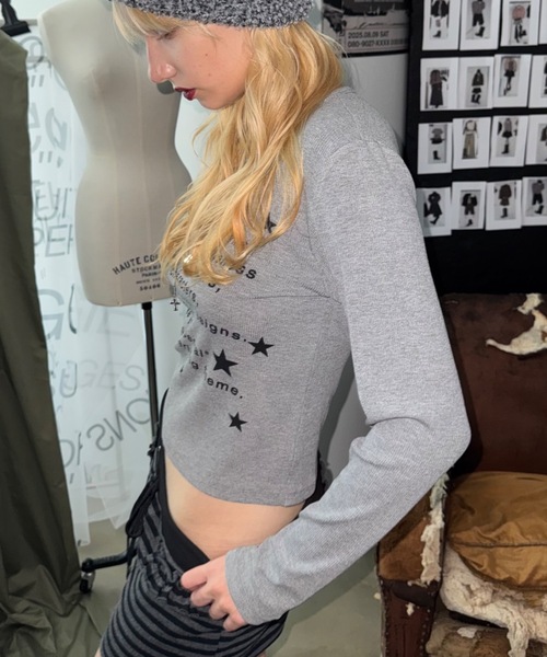 SHAGGIE(シャギー)の「【ViVi掲載】ヘンリーネックロゴプリントTシャツ(Tシャツ/カットソー・レディース・ホワイト/グレー/ベージュ・FREE)」の6枚目の写真