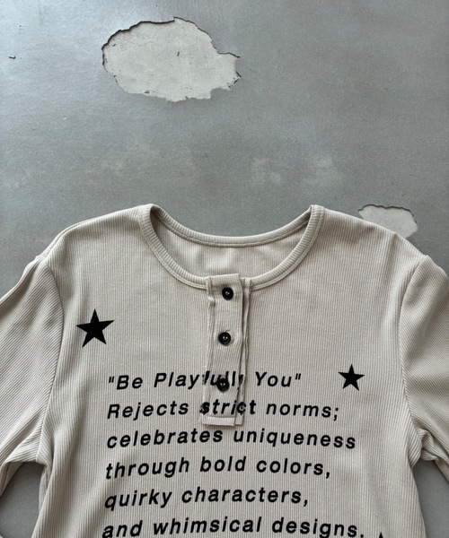 SHAGGIE(シャギー)の「【ViVi掲載】ヘンリーネックロゴプリントTシャツ(Tシャツ/カットソー・レディース・ホワイト/グレー/ベージュ・FREE)」の19枚目の写真