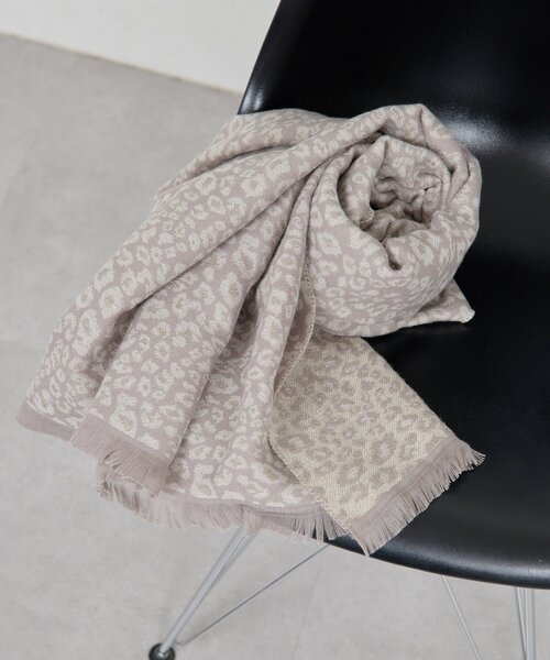 GALLARDAGALANTE（ガリャルダガランテ）の「レオパードストール（マフラー・レディース・グレー/ベージュ・FREE）」の2枚目の写真