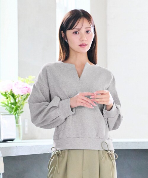 Feroux(フェルゥ)の「キーネック ダンボール トップス(スウェット・レディース・ピンク系/ライトグレー系/ブラック系・F)」の3枚目の写真