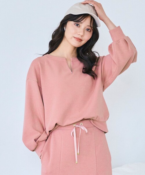Feroux(フェルゥ)の「キーネック ダンボール トップス(スウェット・レディース・ピンク系/ライトグレー系/ブラック系・F)」の1枚目の写真