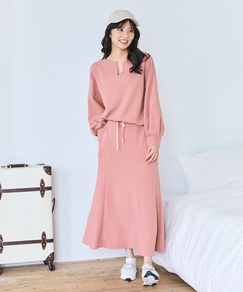 Feroux(フェルゥ)の「キーネック ダンボール トップス(スウェット・レディース・ピンク系/ライトグレー系/ブラック系・F)」の4枚目の写真