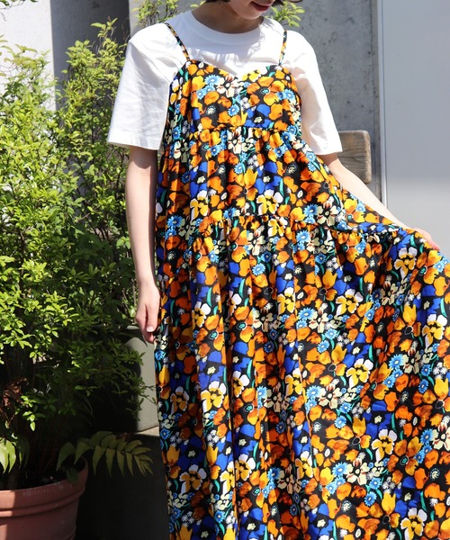 moyan ecri(モヤン エクリ)の「<moyan ecri>アフリカンファブリック ティアードキャミワンピースAfrica tiered cami dress(ワンピース・レディース・ブラック/オレンジ・FREE)」の2枚目の写真
