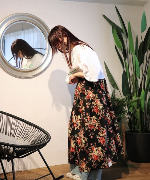 moyan ecri(モヤン エクリ)の「<moyan ecri>アフリカンファブリック ティアードキャミワンピースAfrica tiered cami dress(ワンピース・レディース・ブラック/オレンジ・FREE)」の3枚目の写真