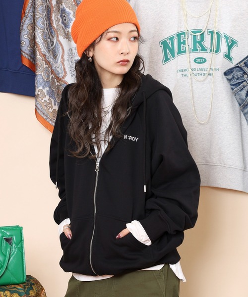 NERDY(ノルディ)の「ブレンクロゴフーディージップアップ(パーカー・メンズ・ベージュ/ホワイト/ブラック・LL/M/SS/L/S)」の8枚目の写真