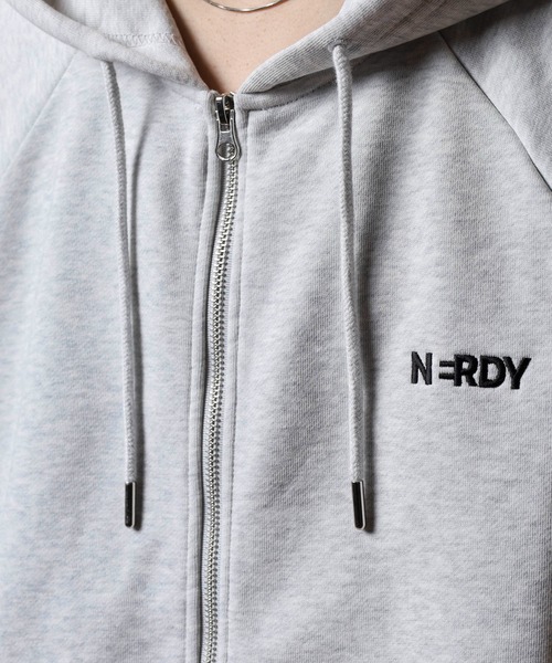 NERDY(ノルディ)の「ブレンクロゴフーディージップアップ(パーカー・メンズ・ベージュ/ホワイト/ブラック・LL/M/SS/L/S)」の19枚目の写真