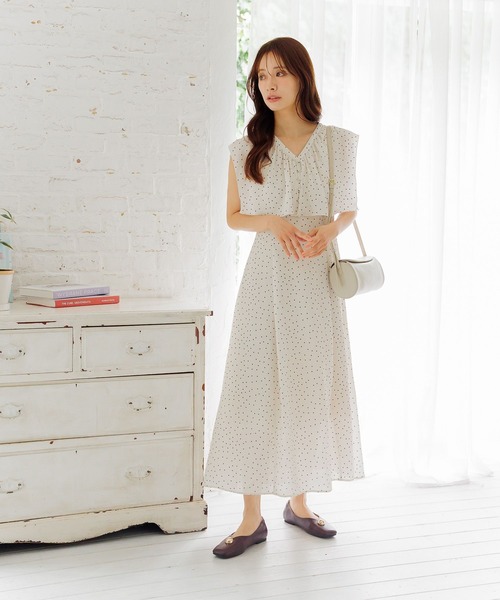 mysty woman(ミスティウーマン)の「バレルショルダーBAG 583509(ショルダーバッグ・レディース・ブラック/オフホワイト/レッド・FREE)」の4枚目の写真