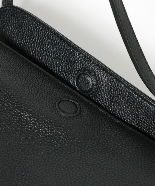 mysty woman(ミスティウーマン)の「バレルショルダーBAG 583509(ショルダーバッグ・レディース・ブラック/オフホワイト/レッド・FREE)」の20枚目の写真