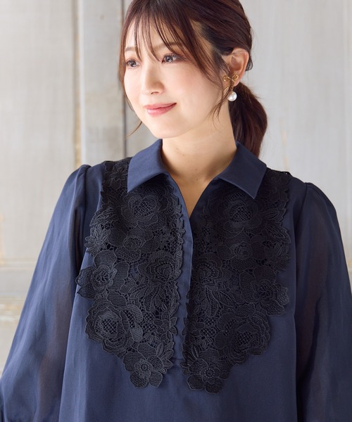 Rose Tiara（ローズティアラ）の「【接触冷感/手洗いOK】ケミカルレースブラウス（シャツ/ブラウス・レディース・オフホワイト/ネイビー・38/42/46）」の10枚目の写真