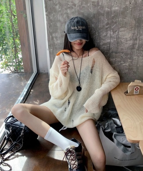 yuue' ( wear )(ユーイ)の「オーバーサイズダメージニットトップス(ニット/セーター・レディース・ピンク/グレー/アイボリー・FREE)」の10枚目の写真
