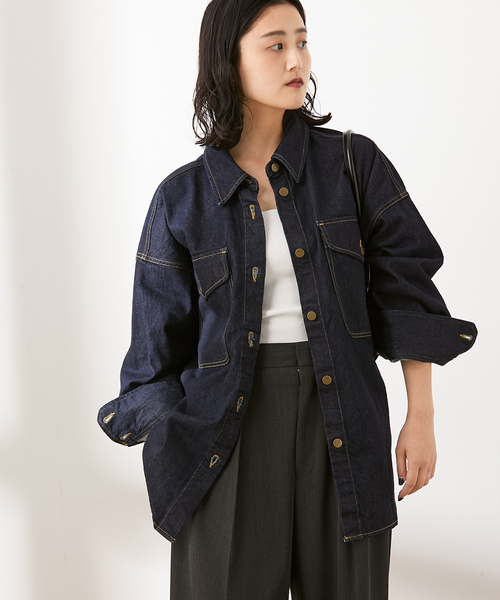 journal standard L'essage（ジャーナルスタンダードレサージュ）の「オーバーサイズデニムシャツ（シャツ/ブラウス・レディース・ブルー系その他/ネイビー・FREE）」の6枚目の写真