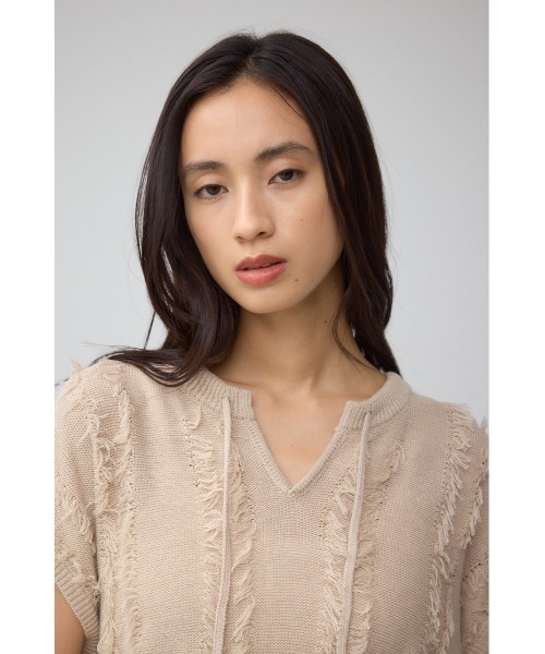 AZUL by moussy（アズールバイマウジー）の「ラインフリンジニットトップス（ニット/セーター・レディース・ブラック/アイボリー/バーガンディー・FREE）」の4枚目の写真