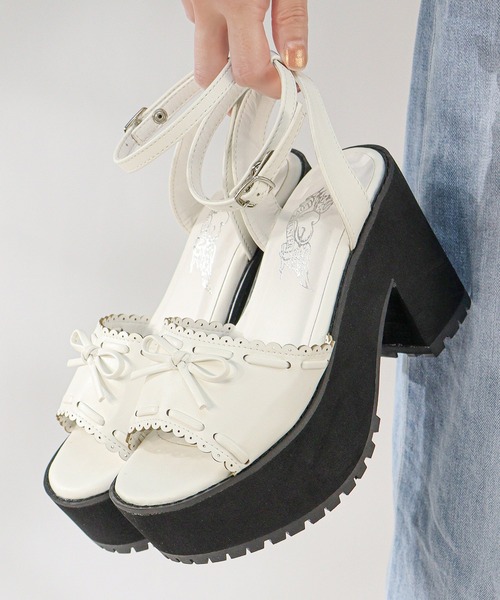 LOVEHUNTER(ラブハンター)の「LOVE HUNTER スカラップデザイン厚底リボンサンダル(2246)(サンダル・レディース・ブラック/ブラック系その他/ホワイト・M/L/LL/S)」の1枚目の写真