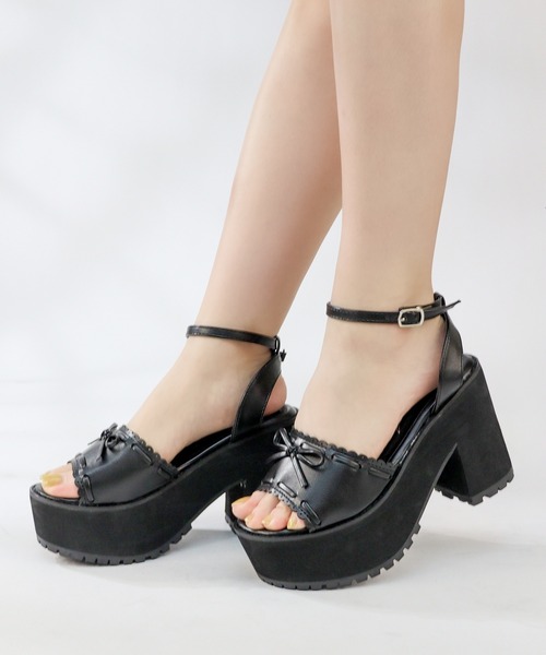 LOVEHUNTER(ラブハンター)の「LOVE HUNTER スカラップデザイン厚底リボンサンダル(2246)(サンダル・レディース・ブラック/ブラック系その他/ホワイト・M/L/LL/S)」の2枚目の写真