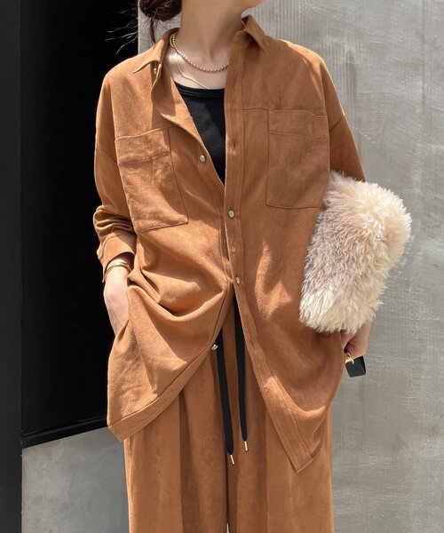 DouDou(ドゥドゥ)の「スウェードシャツ(シャツ/ブラウス・レディース・キャメル/グレイッシュベージュ/ダークブラウン・FREE)」の3枚目の写真