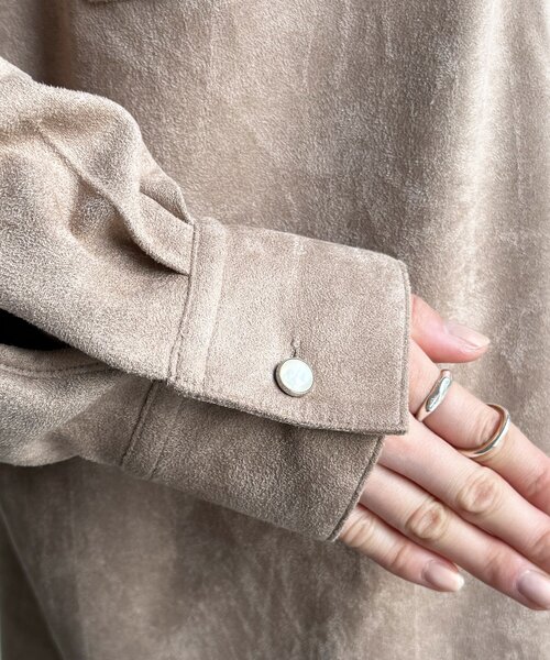 DouDou(ドゥドゥ)の「スウェードシャツ(シャツ/ブラウス・レディース・キャメル/グレイッシュベージュ/ダークブラウン・FREE)」の20枚目の写真