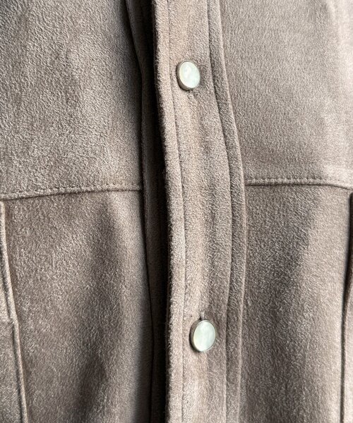 DouDou(ドゥドゥ)の「スウェードシャツ(シャツ/ブラウス・レディース・キャメル/グレイッシュベージュ/ダークブラウン・FREE)」の17枚目の写真