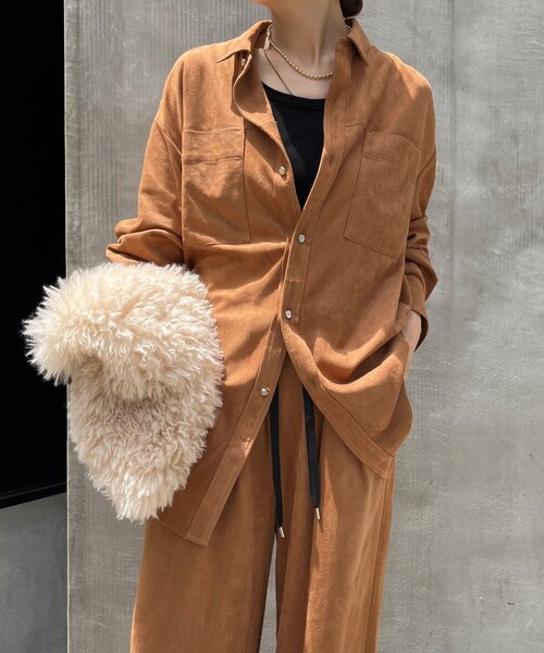 DouDou(ドゥドゥ)の「スウェードシャツ(シャツ/ブラウス・レディース・キャメル/グレイッシュベージュ/ダークブラウン・FREE)」の13枚目の写真