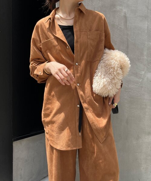 DouDou(ドゥドゥ)の「スウェードシャツ(シャツ/ブラウス・レディース・キャメル/グレイッシュベージュ/ダークブラウン・FREE)」の12枚目の写真