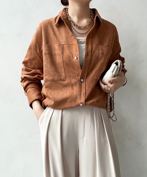 DouDou(ドゥドゥ)の「スウェードシャツ(シャツ/ブラウス・レディース・キャメル/グレイッシュベージュ/ダークブラウン・FREE)」の8枚目の写真