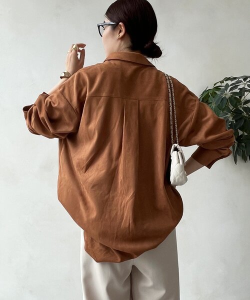 DouDou(ドゥドゥ)の「スウェードシャツ(シャツ/ブラウス・レディース・キャメル/グレイッシュベージュ/ダークブラウン・FREE)」の5枚目の写真