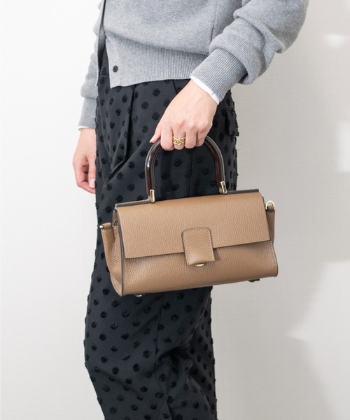 LORISTELLA(ロリステッラ)の「【LORISTELLA】スモールサイズレザーフラップバッグ(Q56476)(ハンドバッグ・レディース・ブラック/ブラウン・ALL)」の1枚目の写真