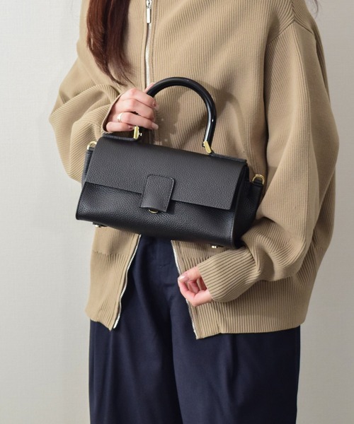 LORISTELLA(ロリステッラ)の「【LORISTELLA】スモールサイズレザーフラップバッグ(Q56476)(ハンドバッグ・レディース・ブラック/ブラウン・ALL)」の2枚目の写真