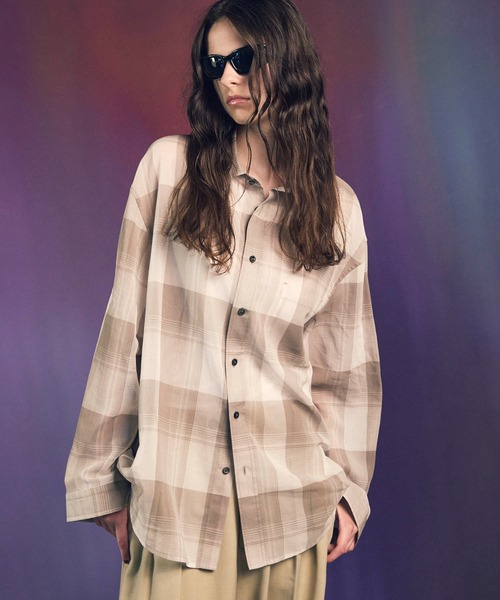 MAISON SPECIAL(メゾンスペシャル)の「《UNISEX》Prime-Over Cotton Organdy Check Regular Collar Shirt/プライムオーバーコットンオーガンジーチェックレギュラーカラーシャツ【MAISON SPECIAL/メゾンスペシャル】(シャツ/ブラウス・メンズ・ブラック/グレイッシュベージュ/オレンジ・0/1/2)」の2枚目の写真