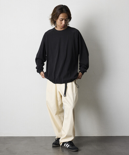 FREAK'S STORE（フリークスストア）の「限定展開 ビッグシルエット USA COTTON ラグランスリーブ スピンドル Tシャツ / ヘムコード（Tシャツ/カットソー・メンズ・ホワイト/グレイッシュベージュ/ホワイト×ブラック/ネイビー/ブラック/チャコールグレー・LARGE/SMALL/MEDIUM）」の8枚目の写真