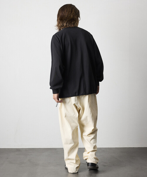 FREAK'S STORE（フリークスストア）の「限定展開 ビッグシルエット USA COTTON ラグランスリーブ スピンドル Tシャツ / ヘムコード（Tシャツ/カットソー・メンズ・ホワイト/グレイッシュベージュ/ホワイト×ブラック/ネイビー/ブラック/チャコールグレー・LARGE/SMALL/MEDIUM）」の11枚目の写真