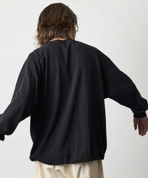 FREAK'S STORE（フリークスストア）の「限定展開 ビッグシルエット USA COTTON ラグランスリーブ スピンドル Tシャツ / ヘムコード（Tシャツ/カットソー・メンズ・ホワイト/グレイッシュベージュ/ホワイト×ブラック/ネイビー/ブラック/チャコールグレー・LARGE/SMALL/MEDIUM）」の19枚目の写真