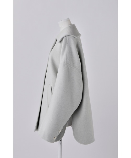 ENFOLD（エンフォルド）の「フラットカラーショートコート（ステンカラーコート・レディース・ライトグレー・38/36）」の2枚目の写真