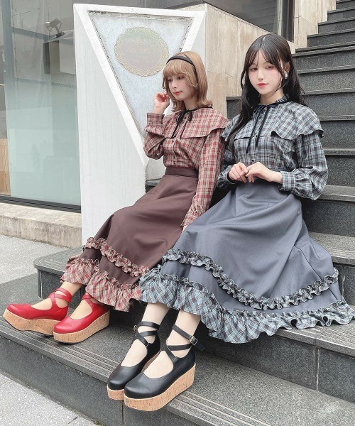 F i.n.t(フィント)の「【セットアップ対応】チェックフリル使いフレアースカート(スカート・レディース・ブラウン/ネイビー・FREE)」の1枚目の写真