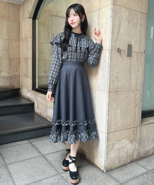 F i.n.t(フィント)の「【セットアップ対応】チェックフリル使いフレアースカート(スカート・レディース・ブラウン/ネイビー・FREE)」の6枚目の写真