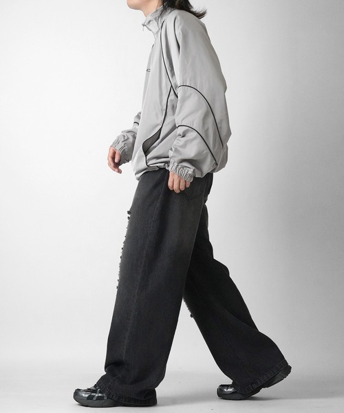 Confirm（コンファーム）の「Y2K ブロークコア ワンポイントロゴプリント フルジップトラックジャケット 切替パイピングライン ナイロンブルゾン ドローコード ユニセックス【Confirm】（Tシャツ/カットソー・メンズ・ブラック/グレー/ホワイト・M/L）」の5枚目の写真