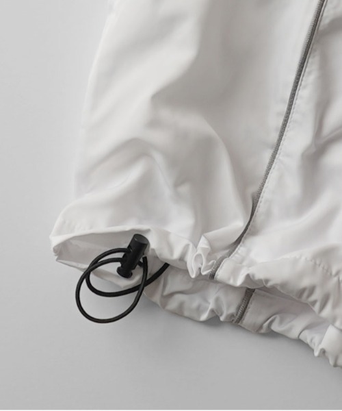 Confirm（コンファーム）の「Y2K ブロークコア ワンポイントロゴプリント フルジップトラックジャケット 切替パイピングライン ナイロンブルゾン ドローコード ユニセックス【Confirm】（Tシャツ/カットソー・メンズ・ブラック/グレー/ホワイト・M/L）」の13枚目の写真