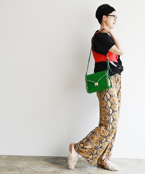 Magine（マージン）の「cheek チーク studs shoulder/スタッズ ショルダー（ショルダーバッグ・レディース・グレー/キャメル/ブラック/グリーン/ピンク・FREE）」の3枚目の写真