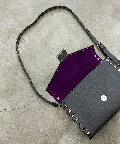 Magine（マージン）の「cheek チーク studs shoulder/スタッズ ショルダー（ショルダーバッグ・レディース・グレー/キャメル/ブラック/グリーン/ピンク・FREE）」の12枚目の写真