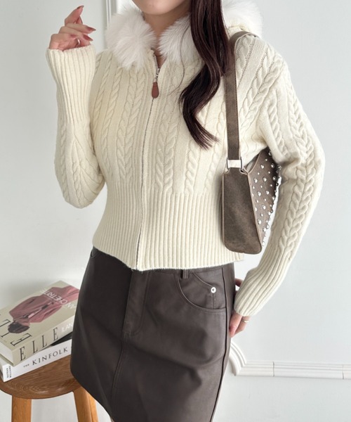 wears(ウェアーズ)の「ファーフード付きケーブルニットジップカーディガン(カーディガン/ボレロ・レディース・アイボリー/グレー/ブラック・FREE)」の11枚目の写真