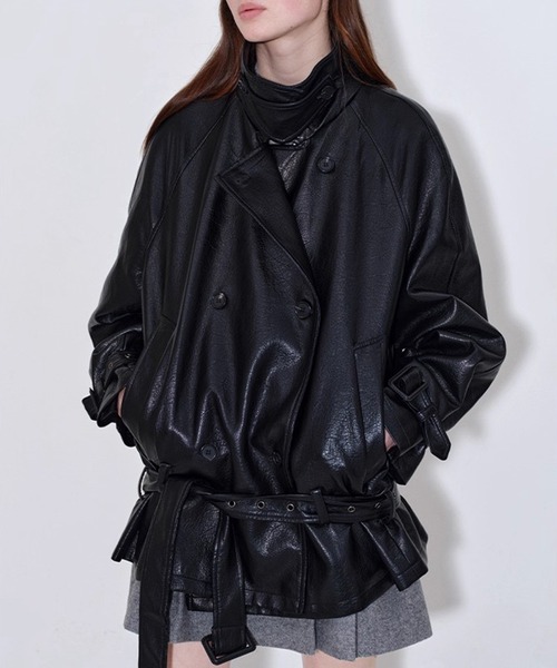 Fano Studios（ファノ ストゥディオズ）の「スタンドカラー ウエストベルト付き 合皮ジャケット FQ25W304【Fano Studios】【2025AW】（ライダースジャケット・レディース・ブラック・FREE）」の2枚目の写真