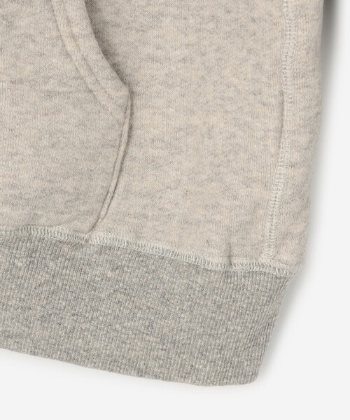 TICCA（ティッカ）の「TICCA | 〈別注〉 ダウニーウラケ ジップパーカー WOMEN（パーカー・レディース・ライトグレー/レッド/チャコール・F）」の8枚目の写真