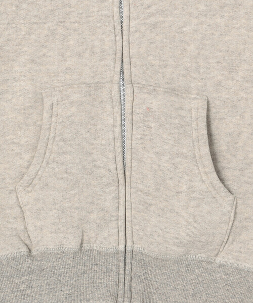 TICCA（ティッカ）の「TICCA | 〈別注〉 ダウニーウラケ ジップパーカー WOMEN（パーカー・レディース・ライトグレー/レッド/チャコール・F）」の9枚目の写真