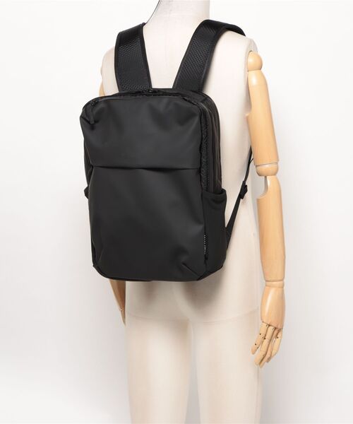 BEAMS DESIGN(ビームス デザイン)の「BEAMSDESIGN(ビームスデザイン)Watertight バックパック(S)(バックパック/リュック・メンズ・ブラック・FREE)」の2枚目の写真