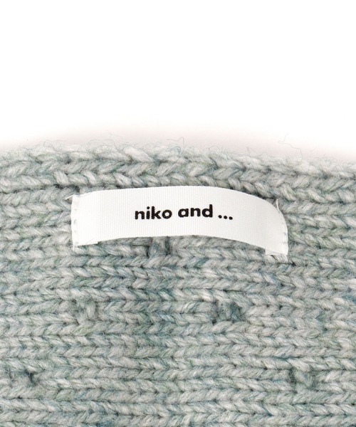 niko and...（ニコアンド）の「オリジナルポンポンニットスカーフ（ストール/ショール・レディース・グリーン/レッド/アイボリー・0）」の8枚目の写真