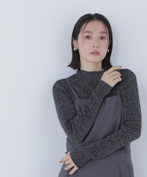 NATURAL BEAUTY BASIC(ナチュラルビューティーベーシック)の「◇シャイニーハイネックニット(ニット/セーター・レディース・ブラック/ブルー/ベージュ・FREE)」の2枚目の写真