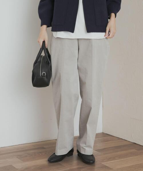 URBAN RESEARCH DOORS(アーバンリサーチドアーズ)の「『UR TECH』コーデュロイトラウザーパンツ(その他パンツ・レディース・ベージュ系その他/ライトグレー・SMALL/MEDIUM)」の2枚目の写真