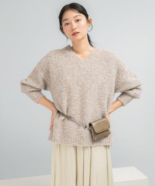 URBAN RESEARCH ROSSO WOMEN(アーバンリサーチ ロッソ)の「『WEB限定』Vネックカーブスリーブニット(ニット/セーター・レディース・ピンク系その他/チャコールグレー/モカ・FREE)」の6枚目の写真